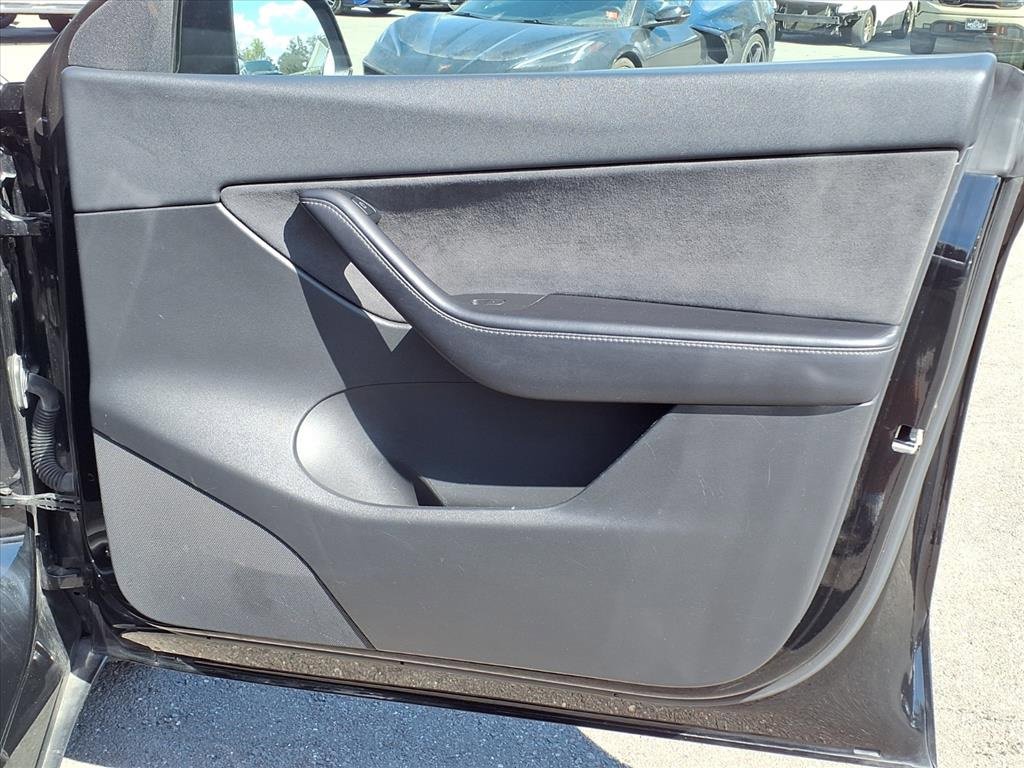 Used 2021 Tesla Model Y Long Range image 12