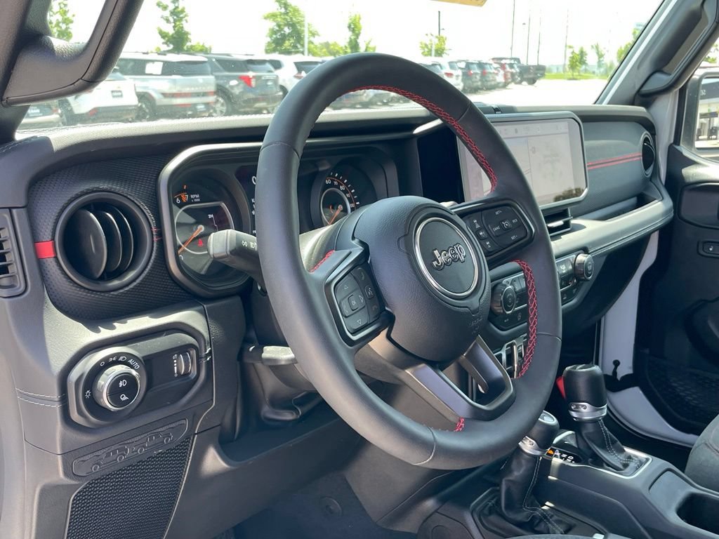 Used 2024 Jeep Gladiator Rubicon w/ Technology Group AWD/4WD image 9