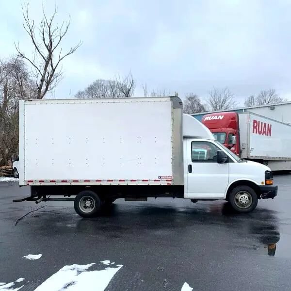 Used 2016 Chevrolet Express 3500 RWD image 5