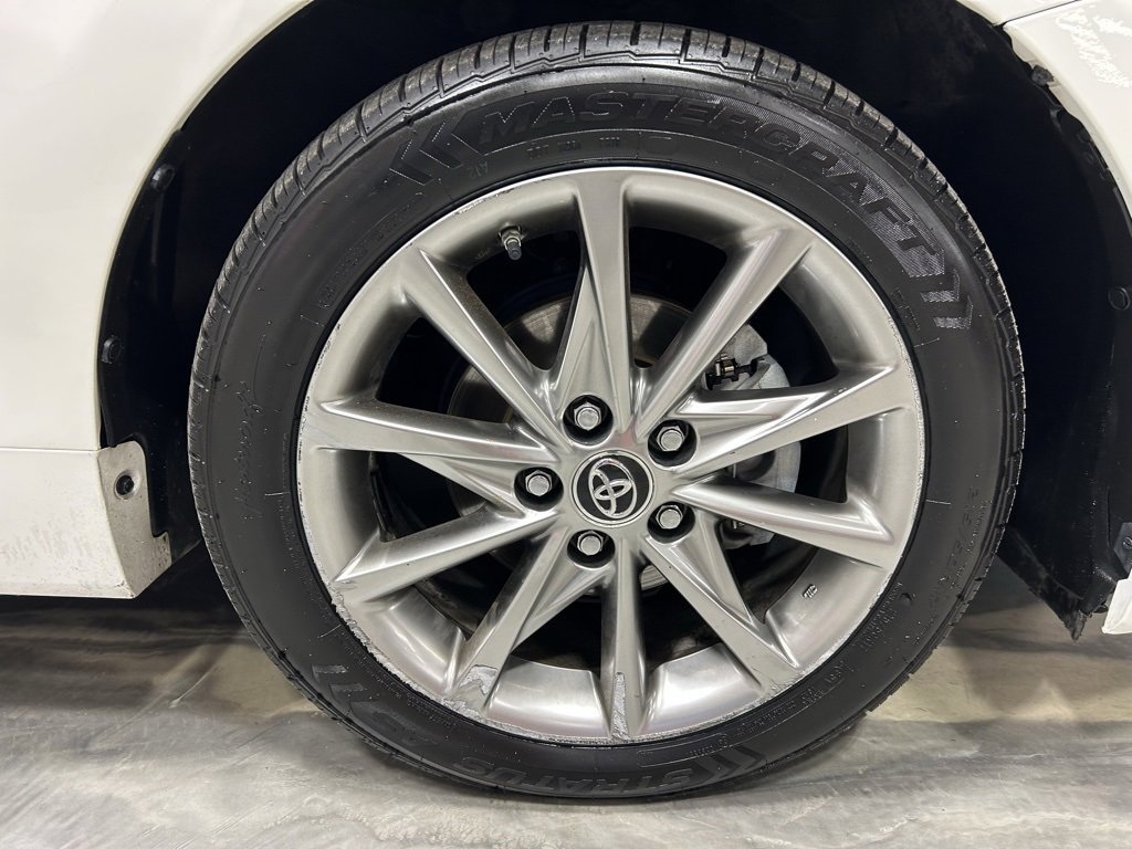 Used 2016 Toyota Prius V Five image 23