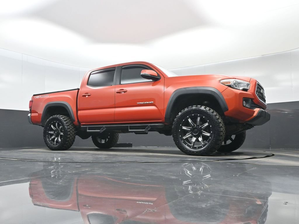 Used 2018 Toyota Tacoma TRD Off-Road AWD/4WD image 32