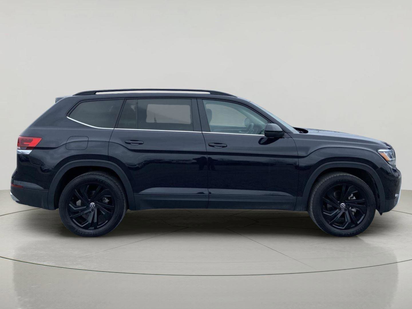 Used 2023 Volkswagen Atlas SE AWD/4WD image 2