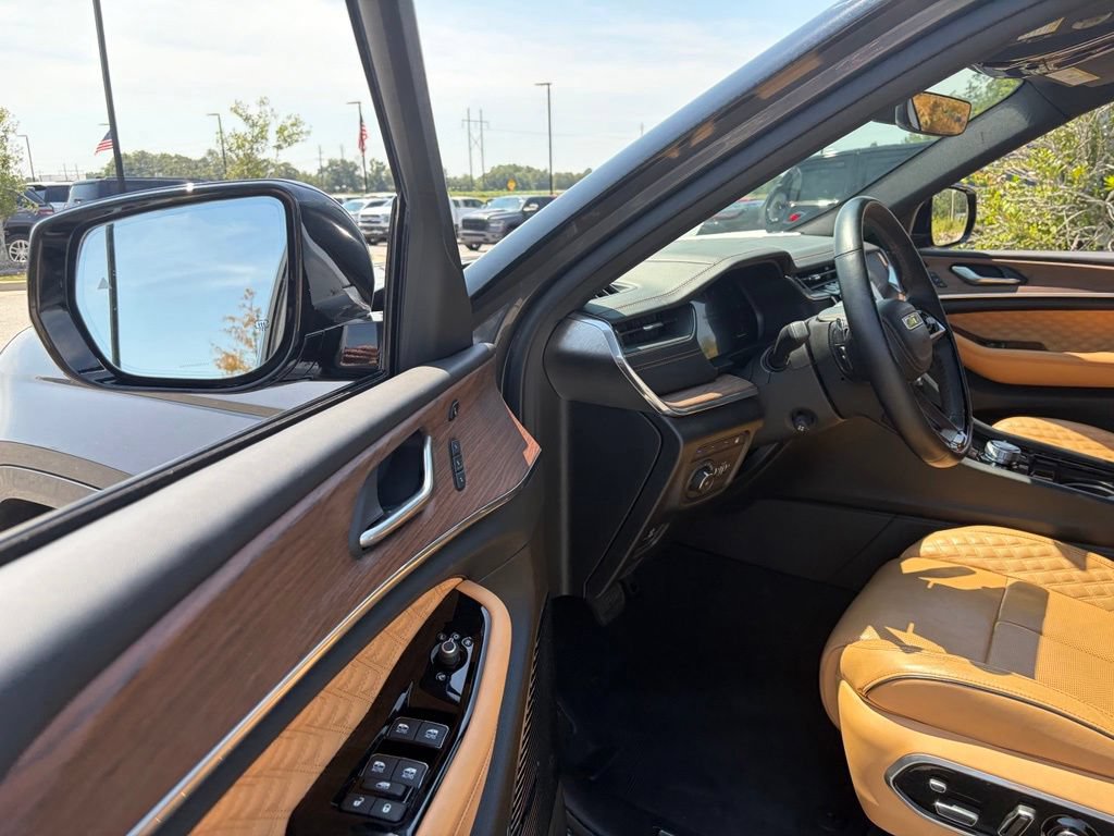 Used 2022 Jeep Grand Cherokee Summit AWD/4WD image 36