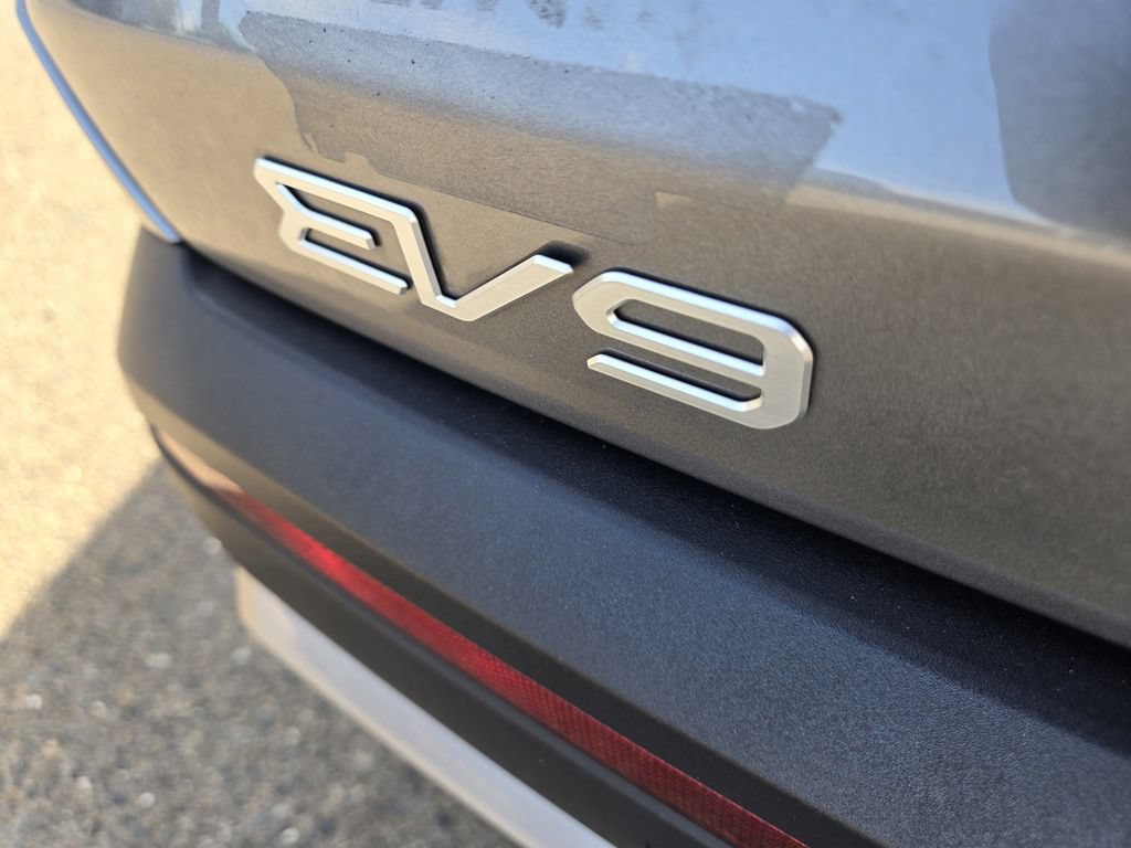 Used 2024 Kia EV9 Light Long Range RWD image 9