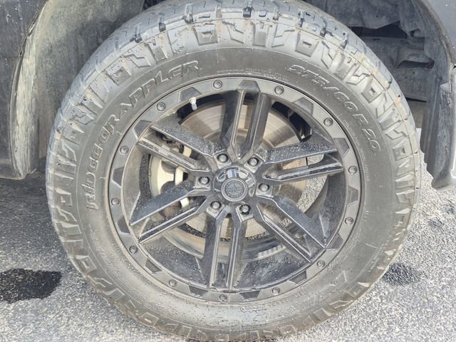 Used 2018 Nissan Titan SL AWD/4WD image 6
