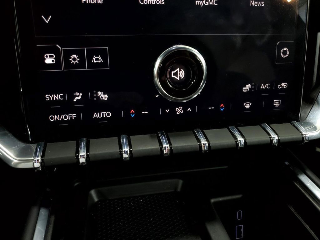 Used 2025 GMC Acadia Elevation image 16