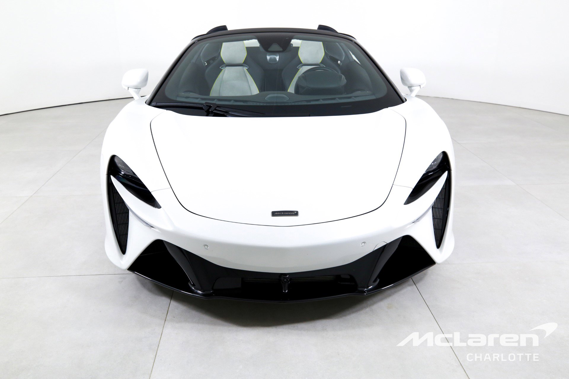 Used 2025 McLaren Artura Spider image 5