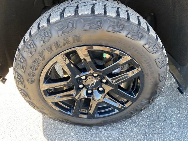 Used 2025 Chevrolet Silverado 1500 LT Trail Boss w/ Dark Appearance Package image 12