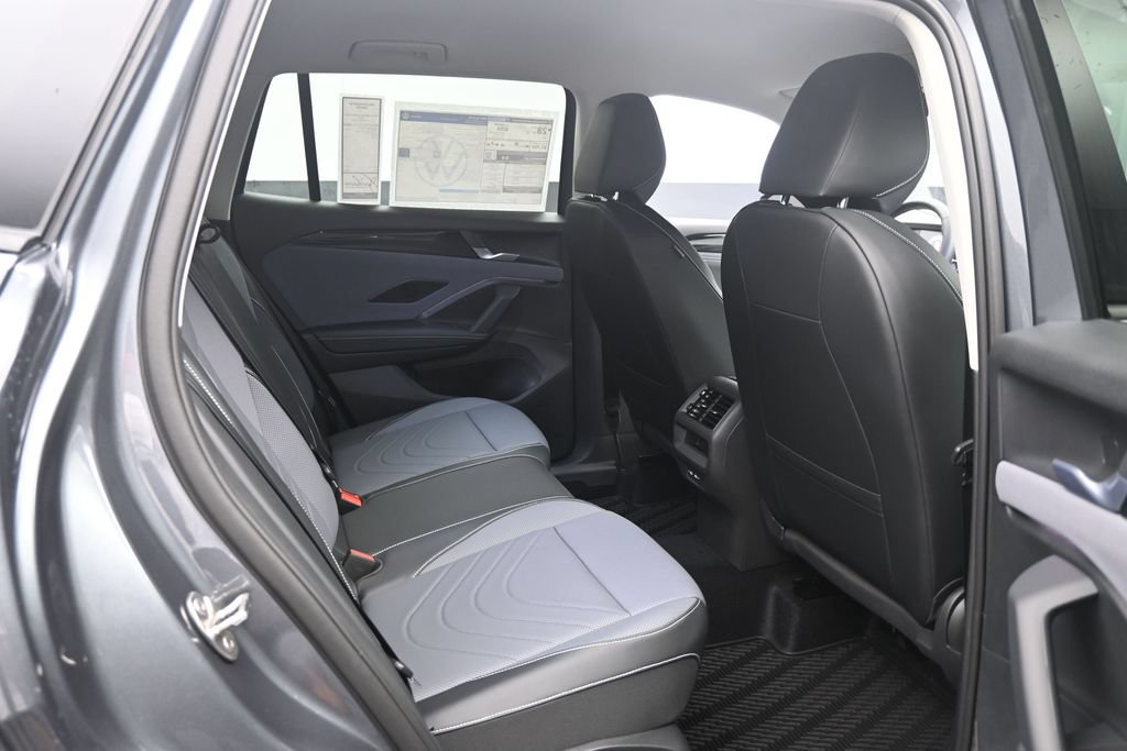 New 2026 Volkswagen Tiguan SE FWD image 24
