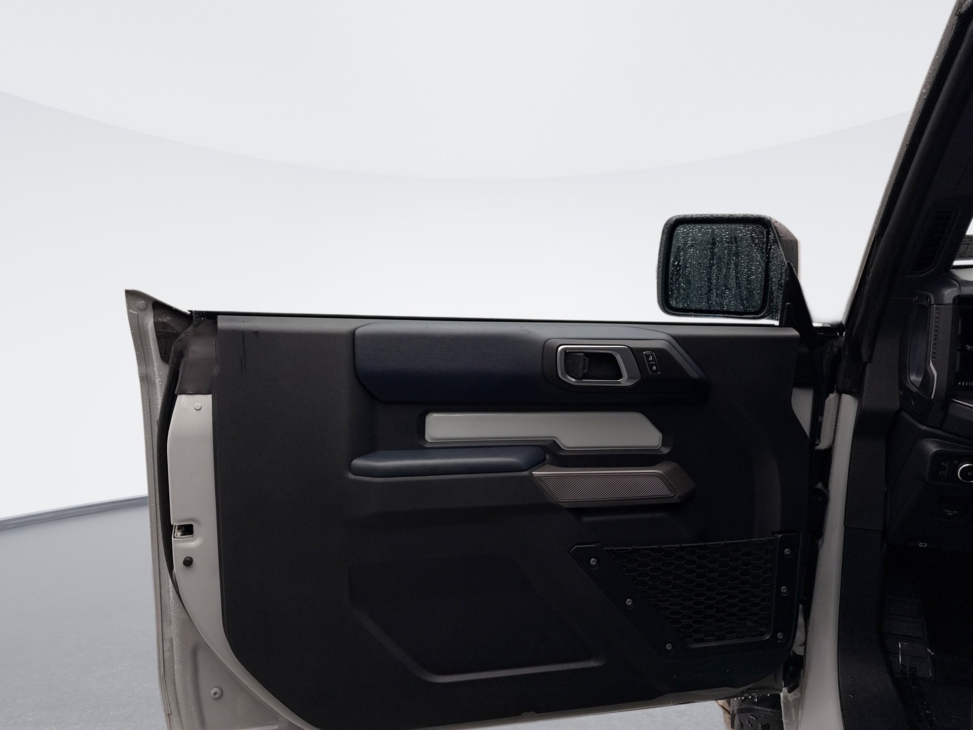 Used 2023 Ford Bronco Outer Banks image 19