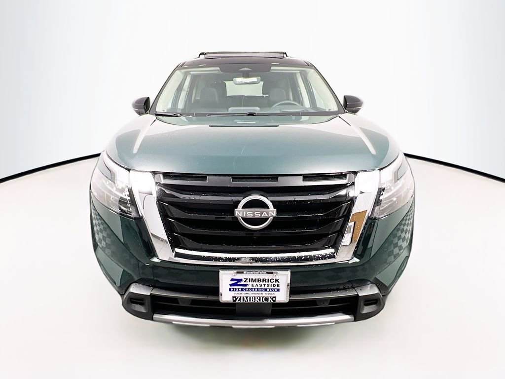 Used 2025 Nissan Pathfinder Platinum image 2