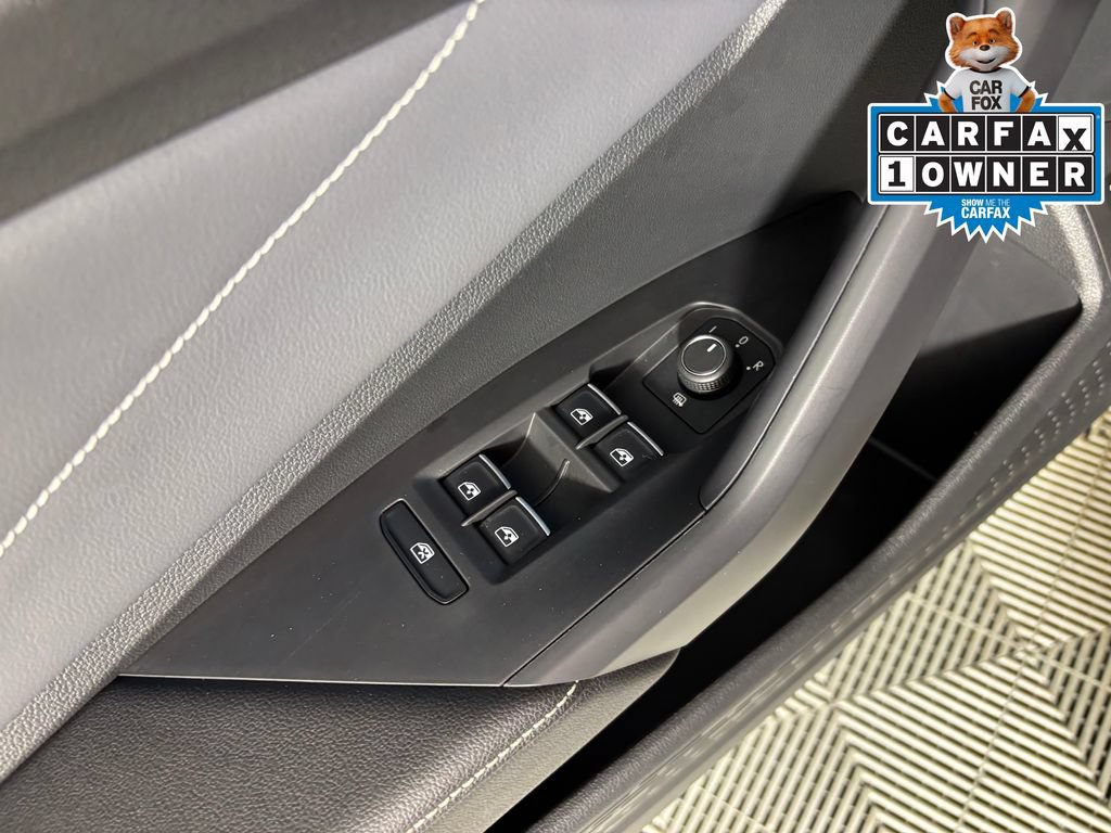 Used 2025 Volkswagen Jetta SEL FWD image 12