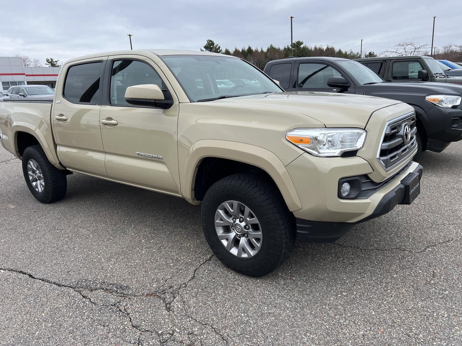 Used 2016 Toyota Tacoma SR5 w/ SR5 Appearance Package (SN) AWD/4WD image 26