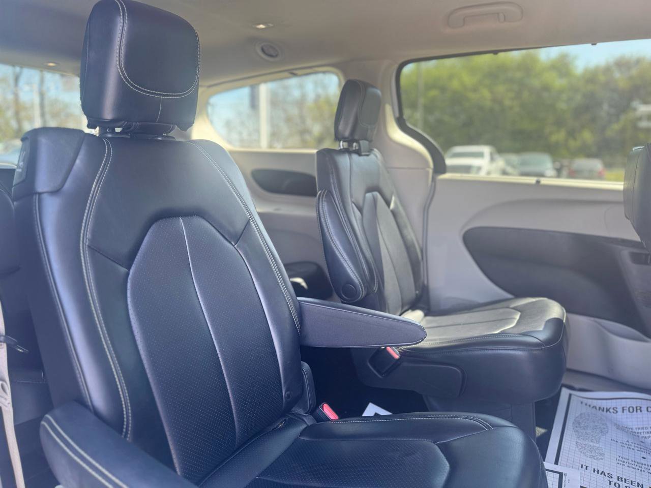 Used 2023 Chrysler Pacifica Touring-L image 31