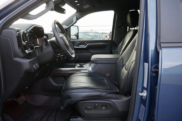 Used 2025 Chevrolet Silverado 2500 LT w/ Trail Boss Package image 2