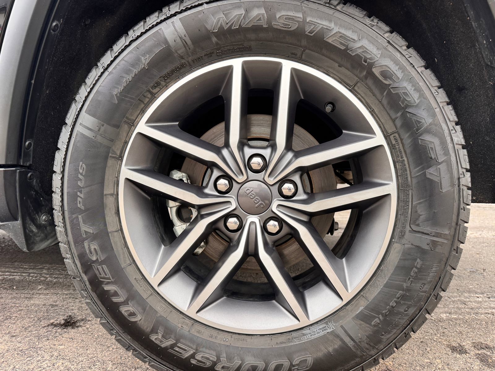 Used 2021 Jeep Grand Cherokee Limited w/ Luxury Group II image 32