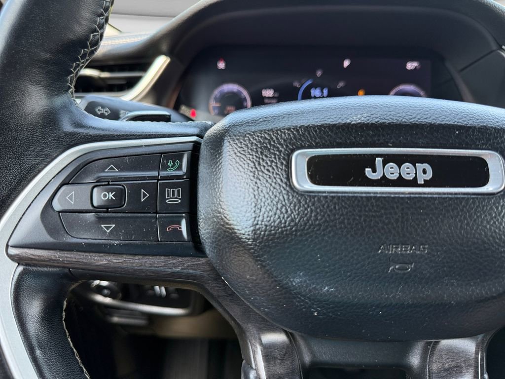 Used 2022 Jeep Grand Cherokee L Limited w/ Black Appearance Package AWD/4WD image 25