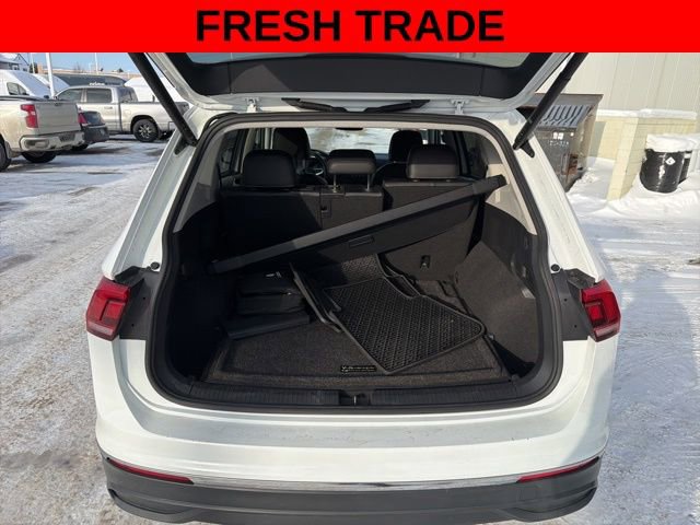Used 2022 Volkswagen Tiguan SE image 9