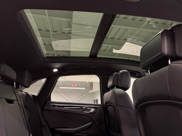 Certified 2025 Porsche Macan AWD/4WD image 28