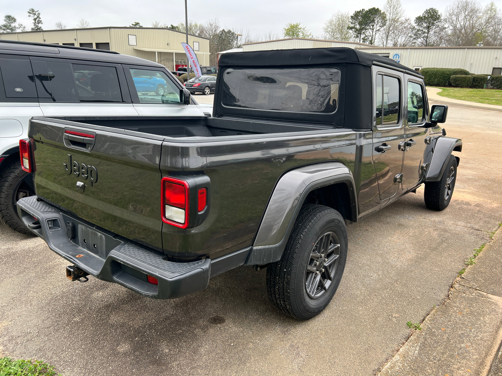 Used 2024 Jeep Gladiator Sport image 5