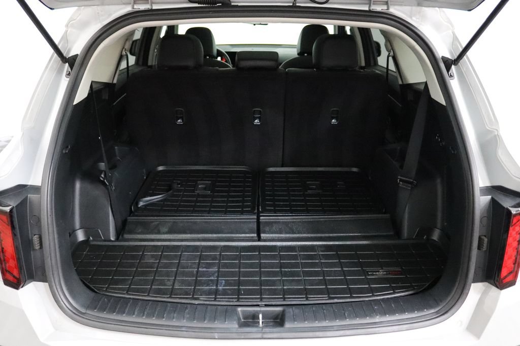 Used 2024 Kia Sorento S w/ Panoramic Sunroof Package FWD image 32