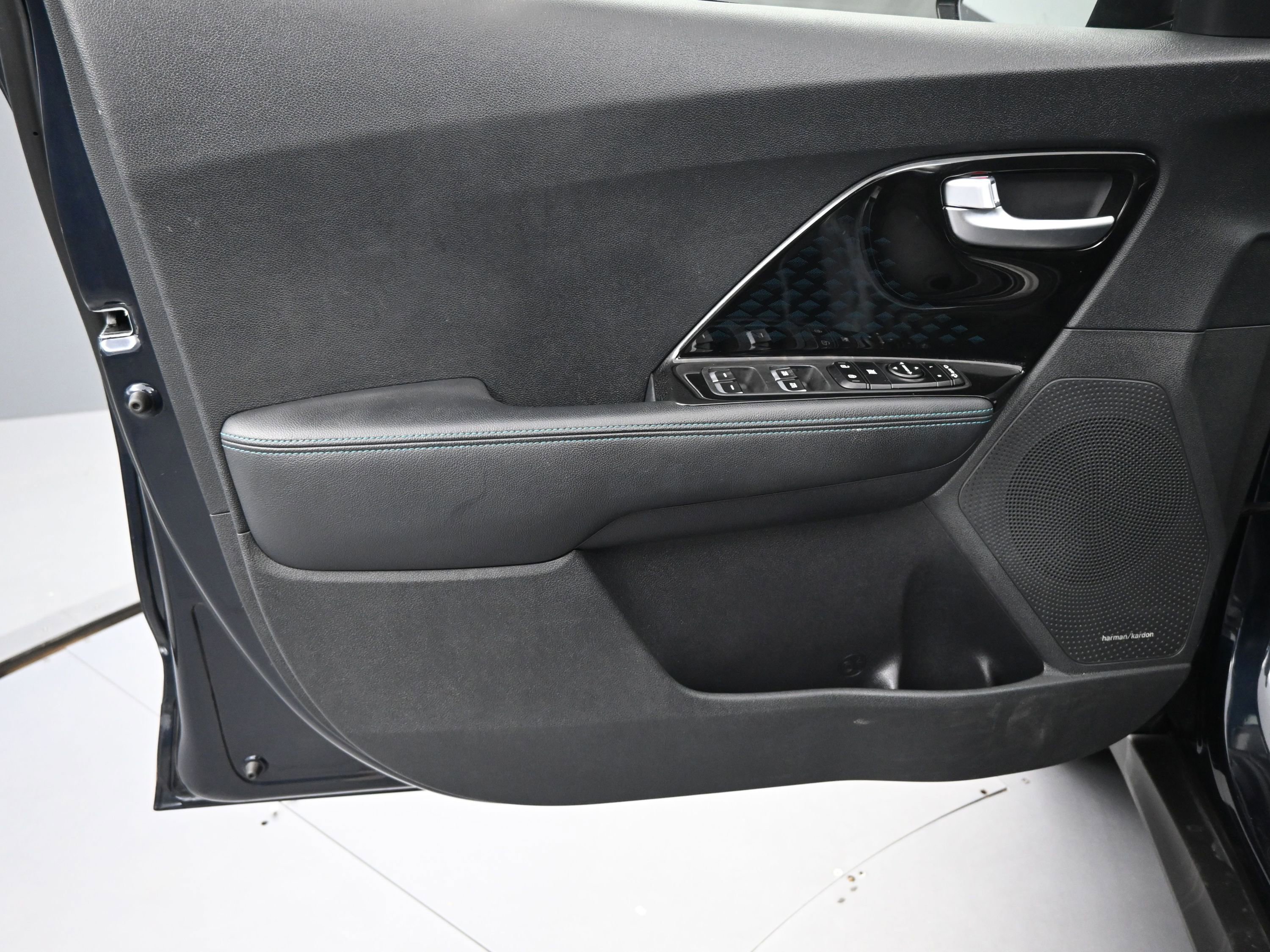 Used 2022 Kia Niro EX Premium image 16