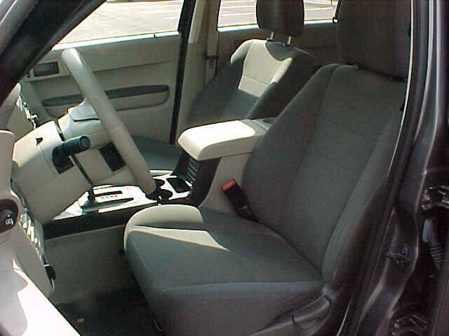 Used 2011 Ford Escape XLS w/ 102A Rapid Spec Order Code FWD image 9