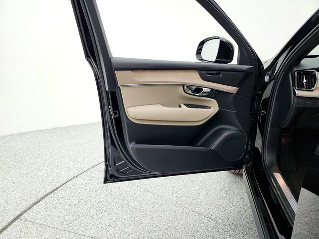New 2026 Volvo XC90 B6 Plus w/ Protection Package image 27