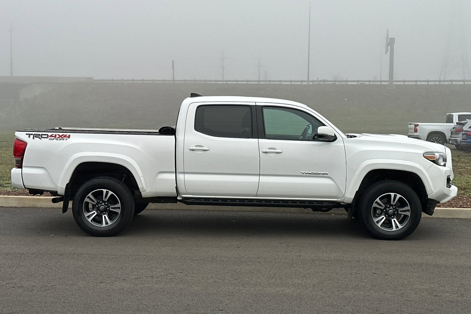 Used 2016 Toyota Tacoma TRD Sport image 2