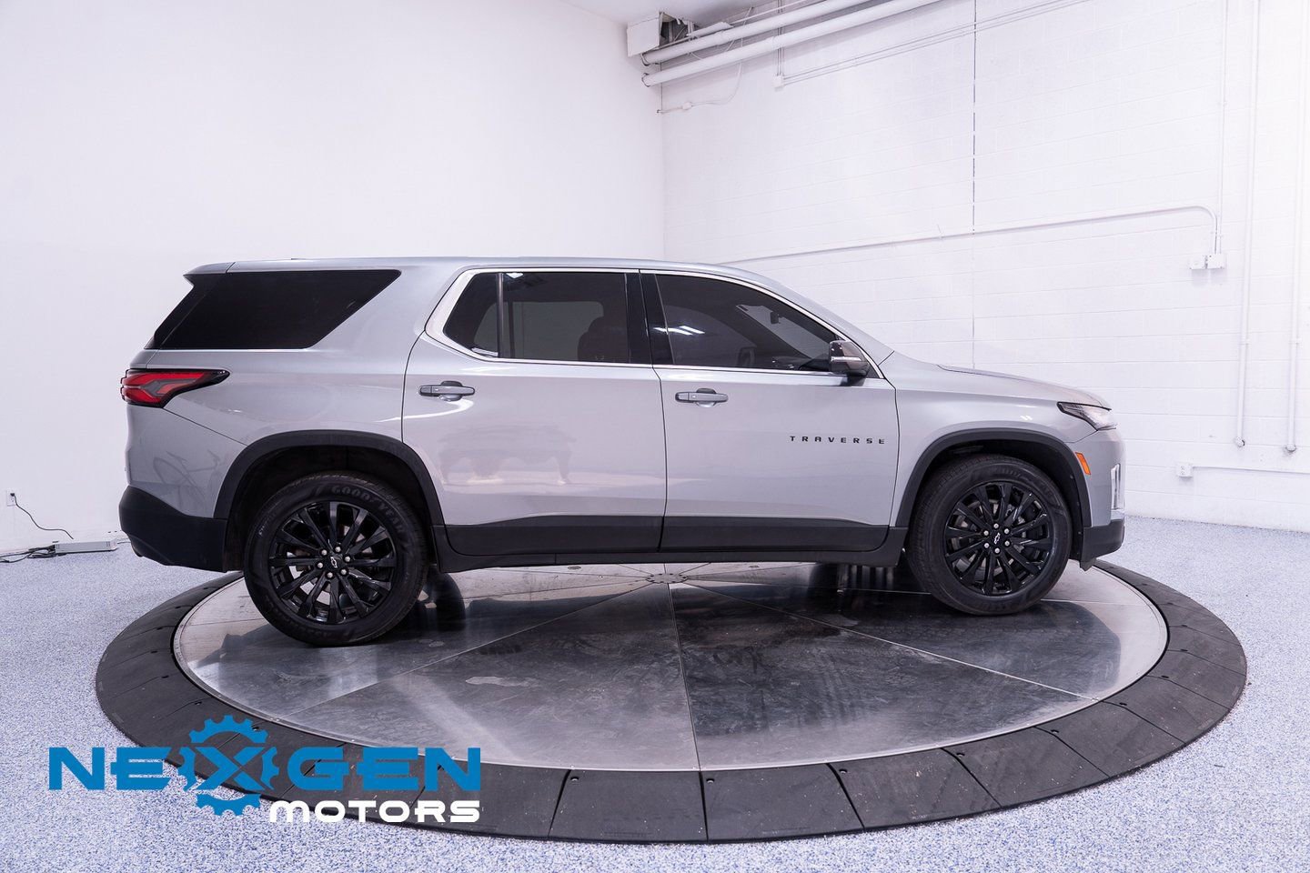 Used 2023 Chevrolet Traverse RS w/ LPO, Floor Liner Package image 37