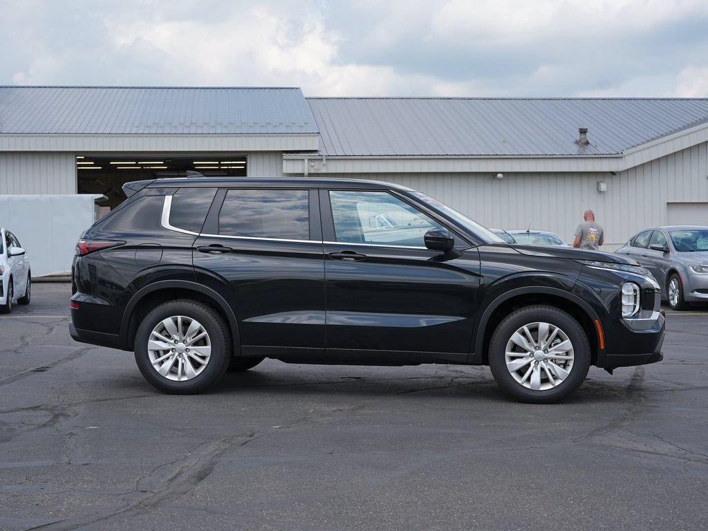 New 2026 Mitsubishi Outlander ES AWD/4WD image 2
