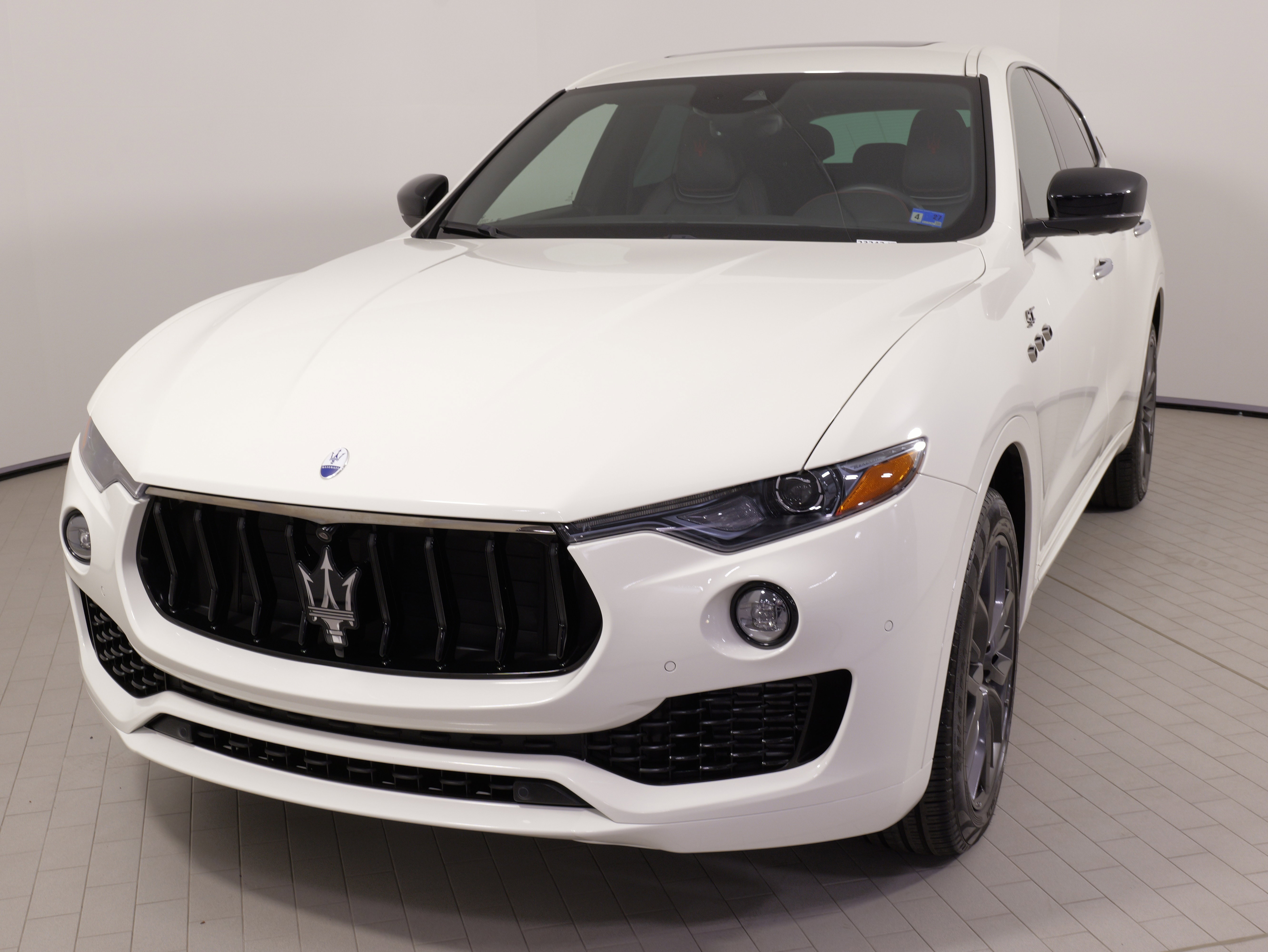 Used 2024 Maserati Levante GT Ultima image 4