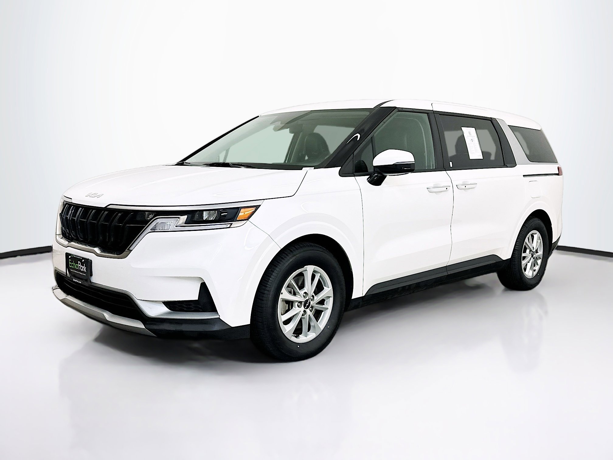 Used 2024 Kia Carnival LX image 3