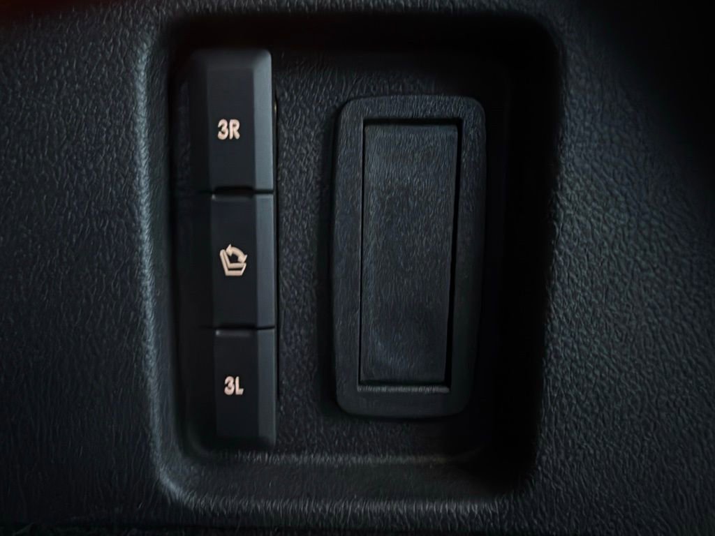 Used 2023 Lincoln Aviator AWD w/ Premium Package image 11