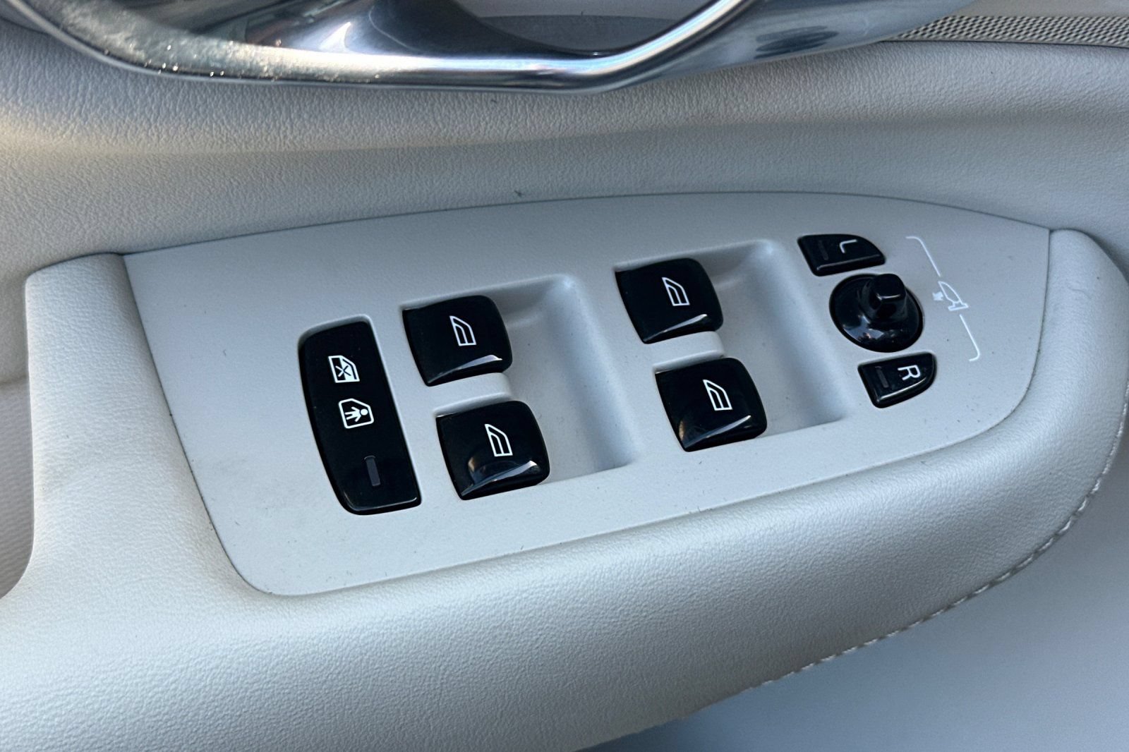 Certified 2023 Volvo XC90 T8 Plus AWD/4WD image 16