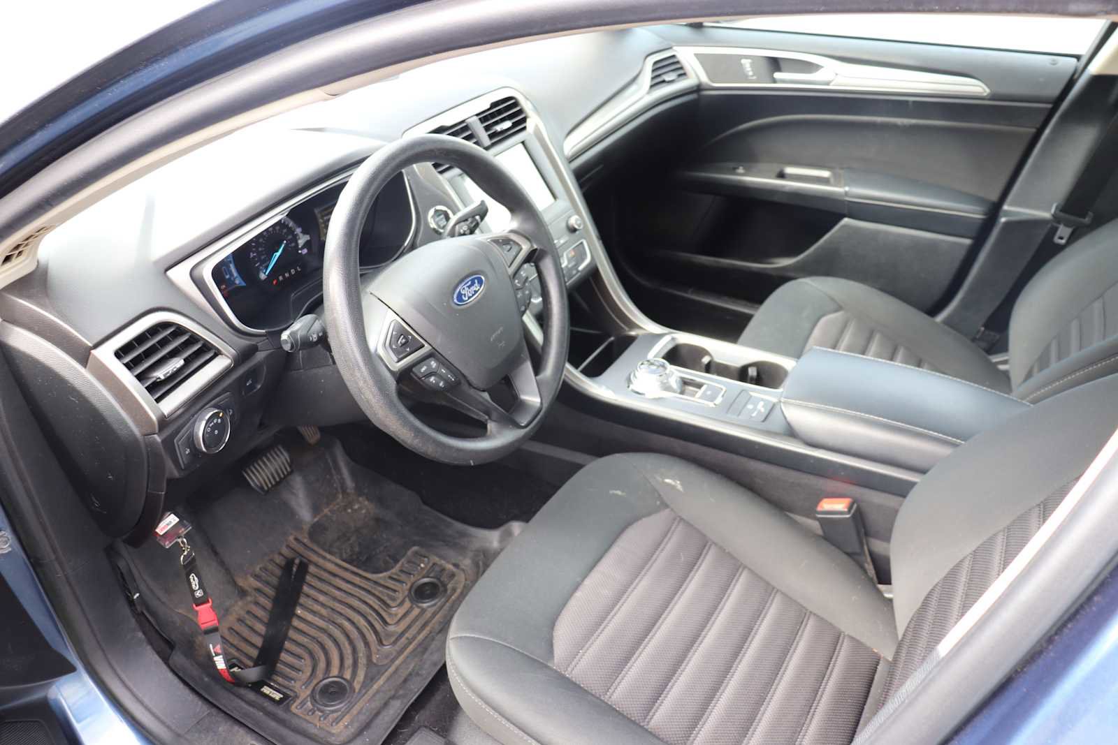 Used 2019 Ford Fusion SE image 10