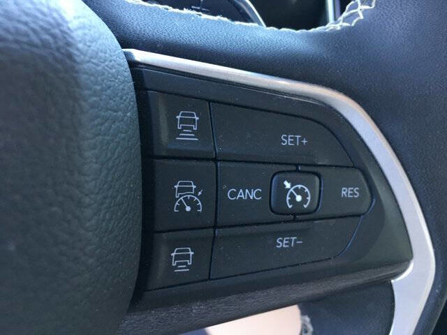 Used 2023 Jeep Grand Cherokee Limited AWD/4WD image 13