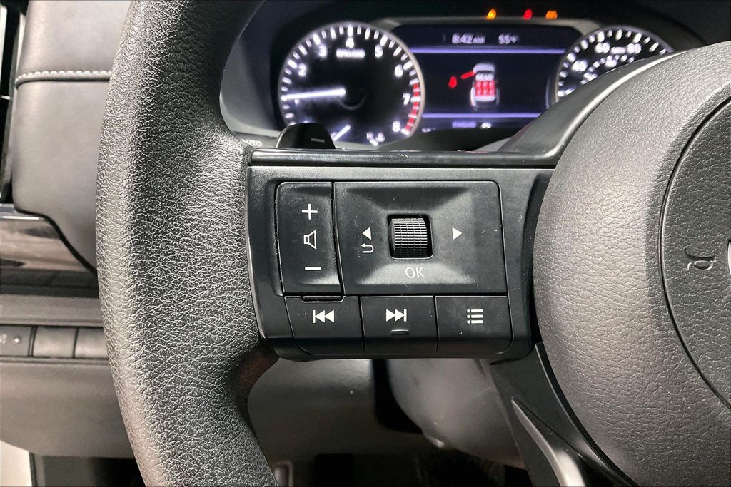 Used 2025 Nissan Pathfinder S FWD image 23