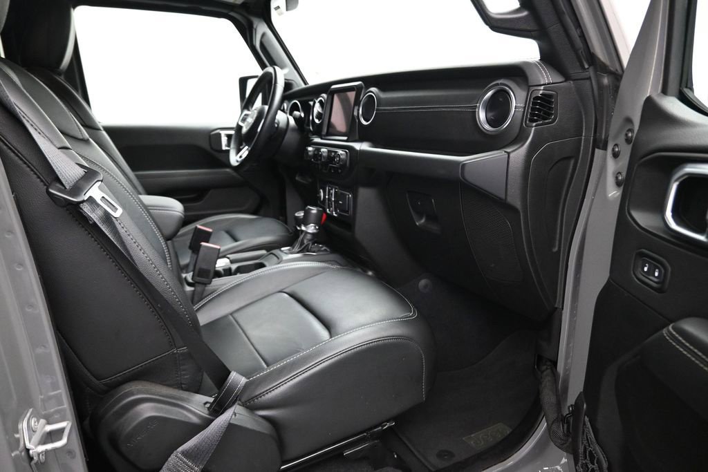 Used 2022 Jeep Wrangler Unlimited Sahara AWD/4WD image 17