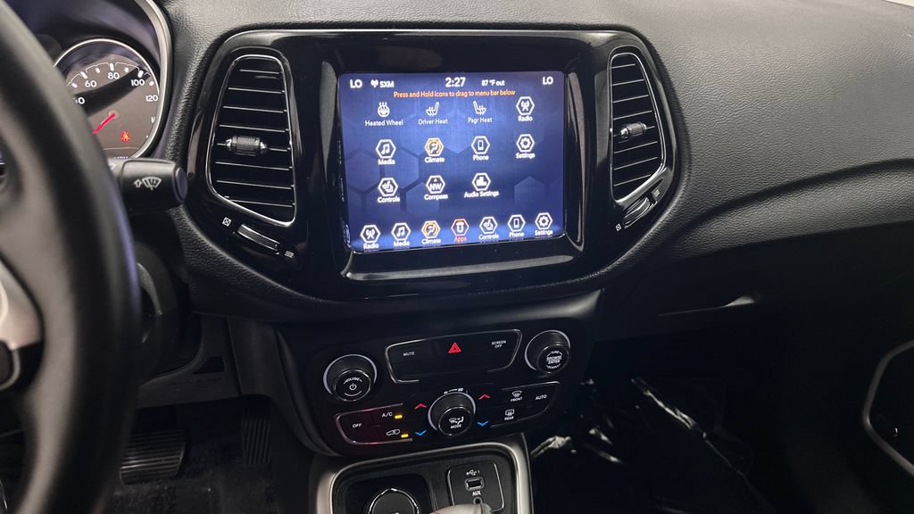 Used 2019 Jeep Compass Latitude w/ Cold Weather Group AWD/4WD image 11