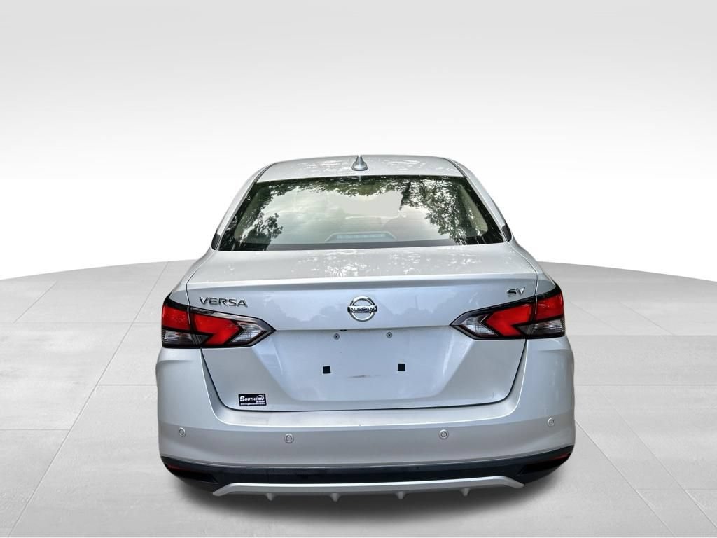 Used 2021 Nissan Versa SV FWD image 4