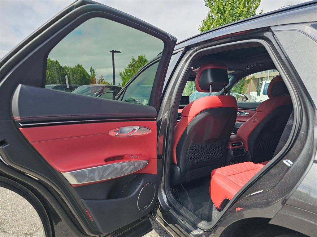 Used 2025 Genesis GV70 3.5T Sport w/ Sport Advanced Package image 18
