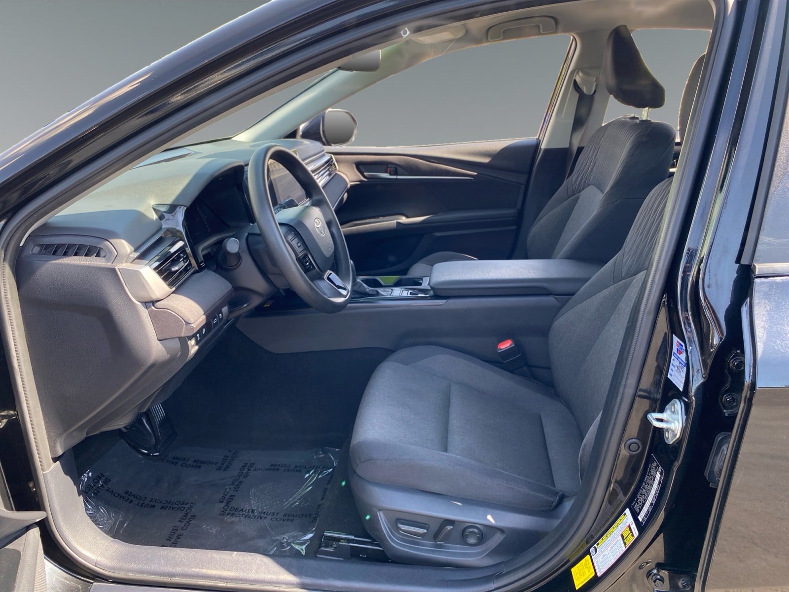 Used 2025 Toyota Camry LE w/ Convenience Package FWD image 9