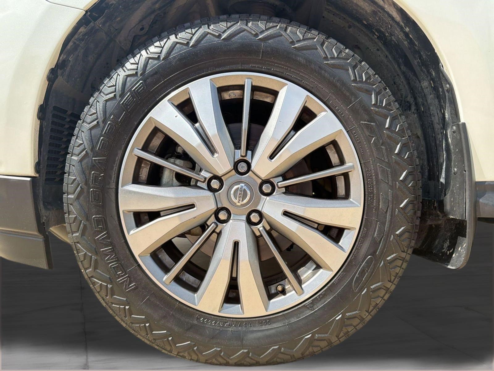 Used 2019 Nissan Pathfinder SV image 11