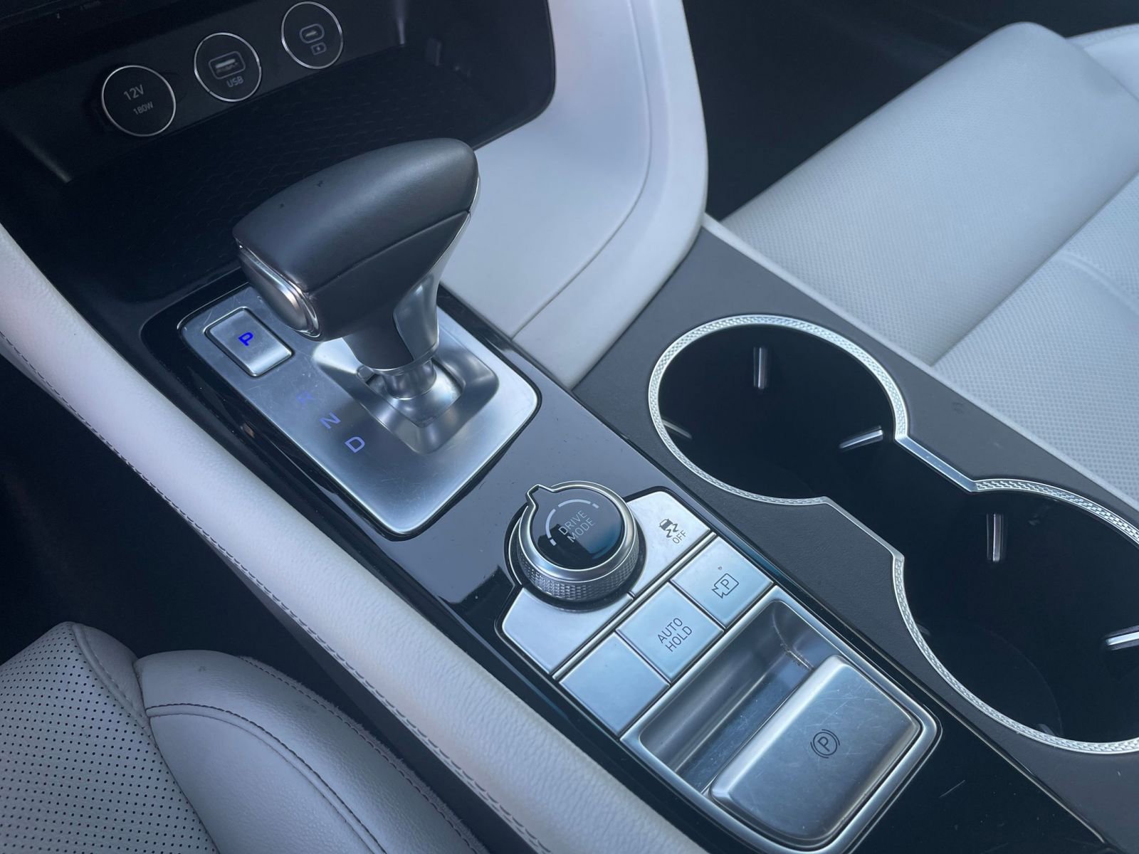 Used 2025 Genesis G70 2.5T image 43