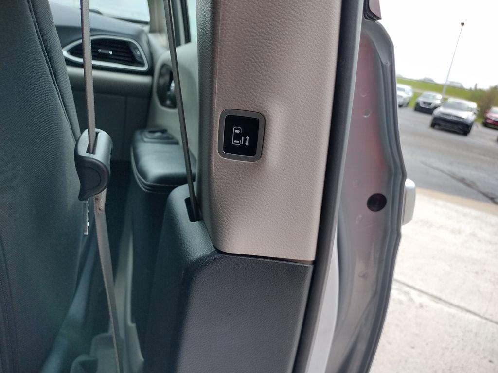 Used 2023 Chrysler Voyager LX FWD image 23