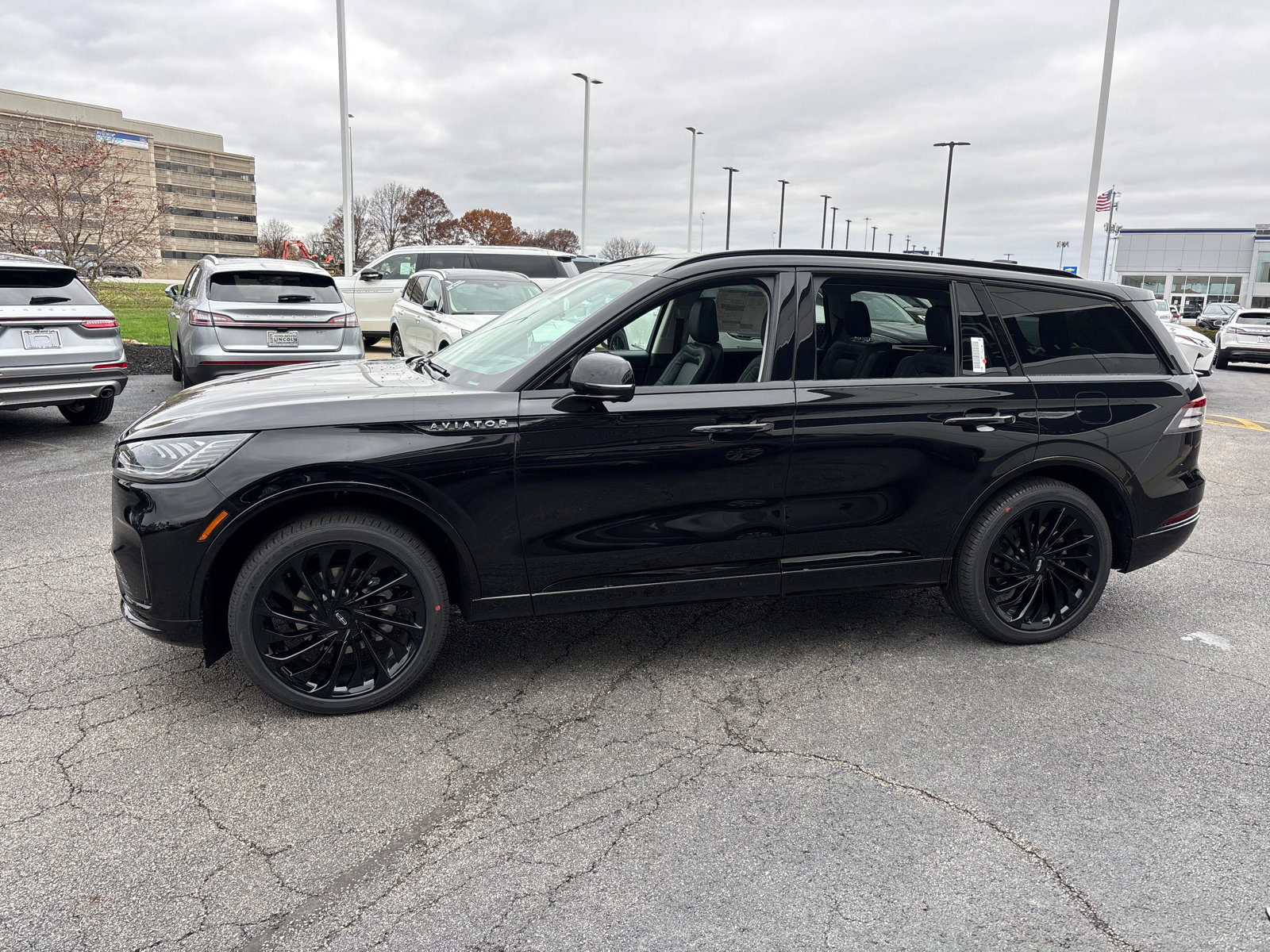 New 2026 Lincoln Aviator Reserve w/ Jet Appearance Package image 4