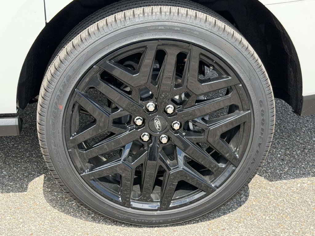 New 2027 Ford Expedition Max Platinum w/ Stealth Performance Package AWD/4WD image 10