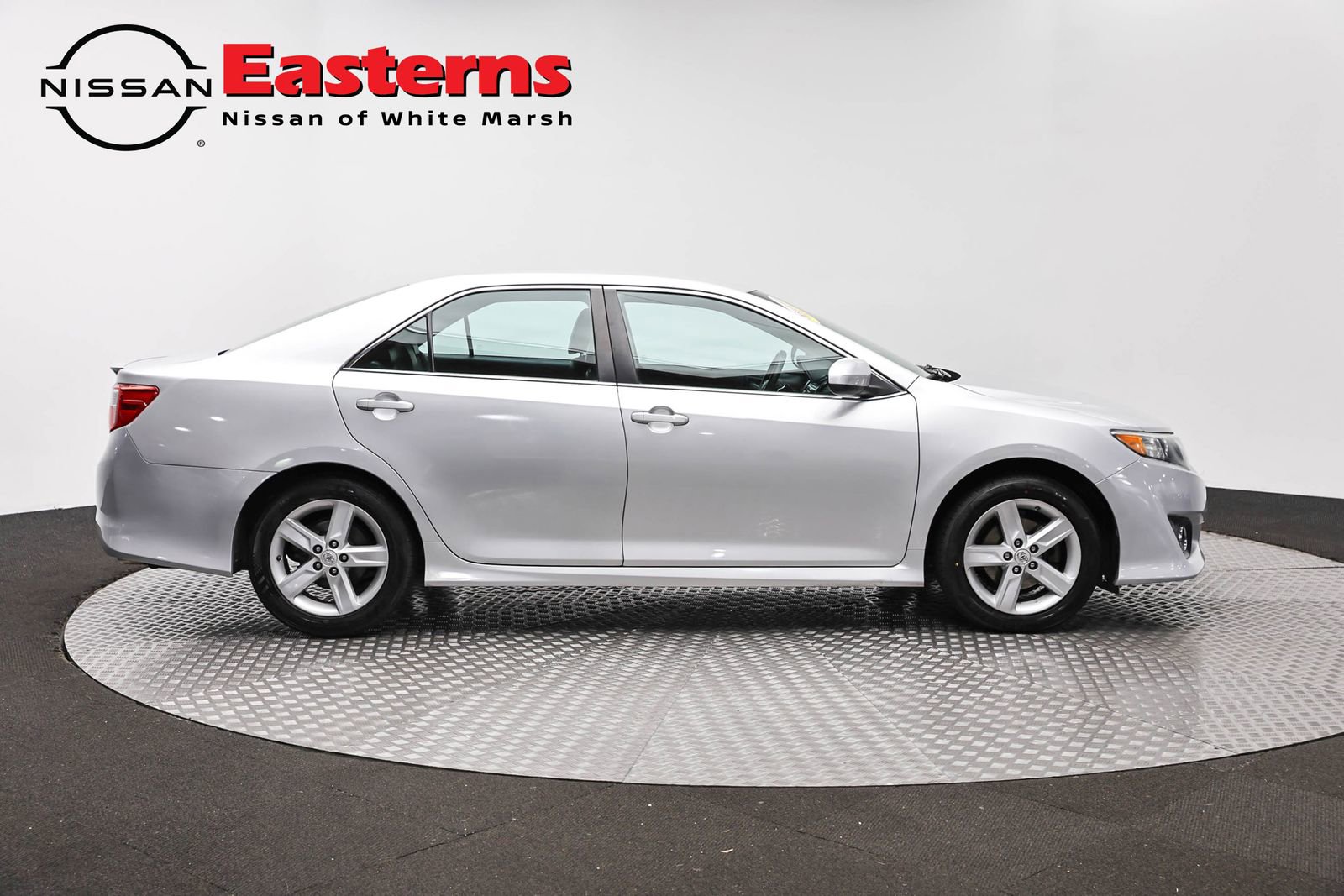 Used 2014 Toyota Camry SE FWD image 4