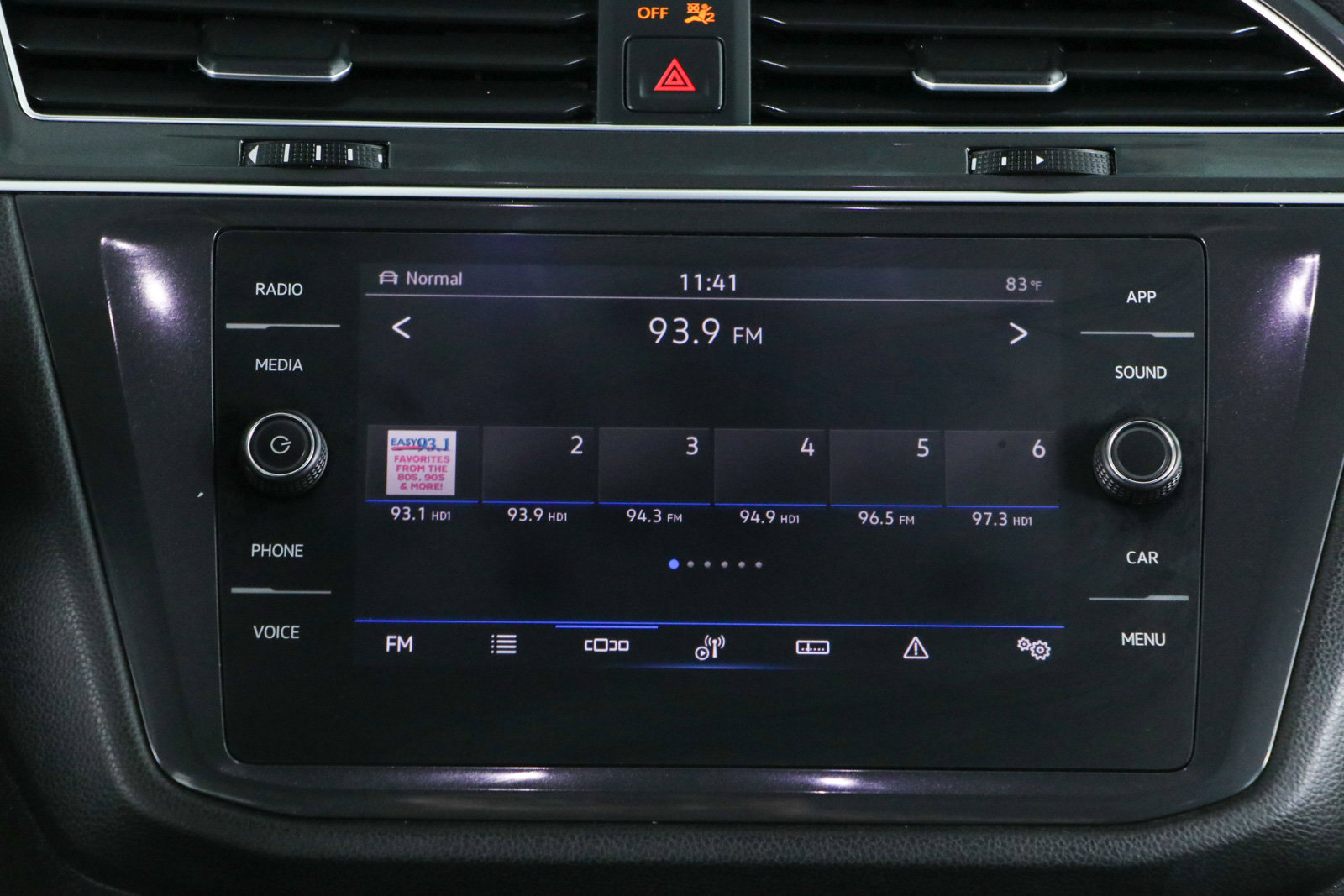 Used 2022 Volkswagen Tiguan SE w/ Panoramic Sunroof Package AWD/4WD image 19